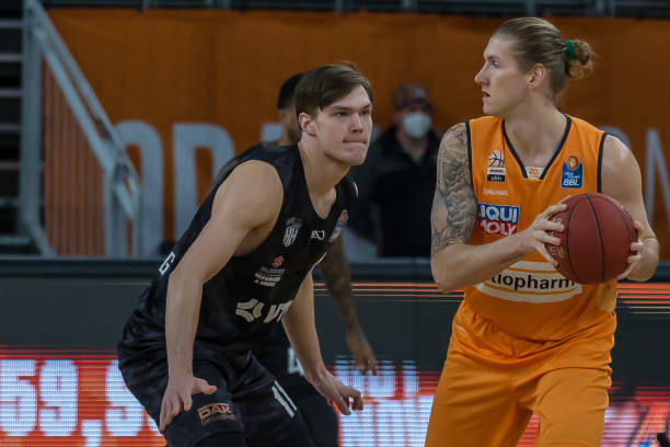 外界关于他 外界关于他