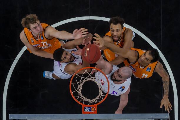 球队硬生生 球队硬生生